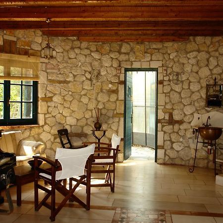 Musician'S Round House & Castello Villa Vatos Exterior photo