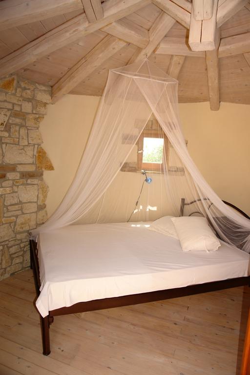 Musician'S Round House & Castello Villa Vatos Exterior photo
