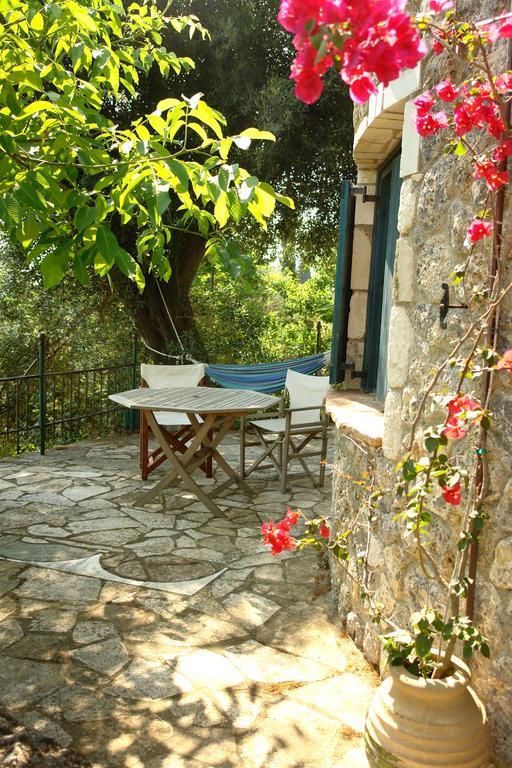 Musician'S Round House & Castello Villa Vatos Exterior photo