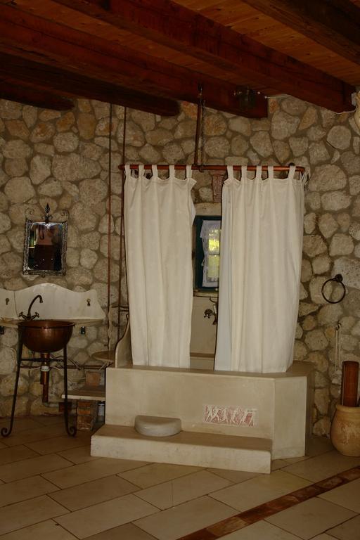 Musician'S Round House & Castello Villa Vatos Room photo