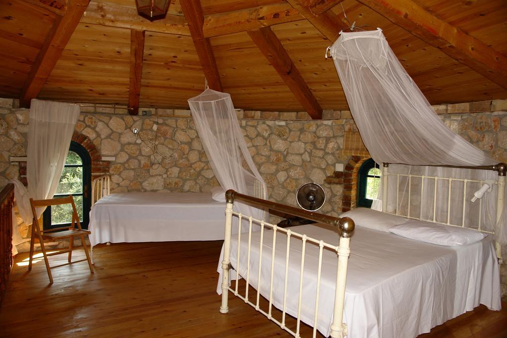 Musician'S Round House & Castello Villa Vatos Exterior photo