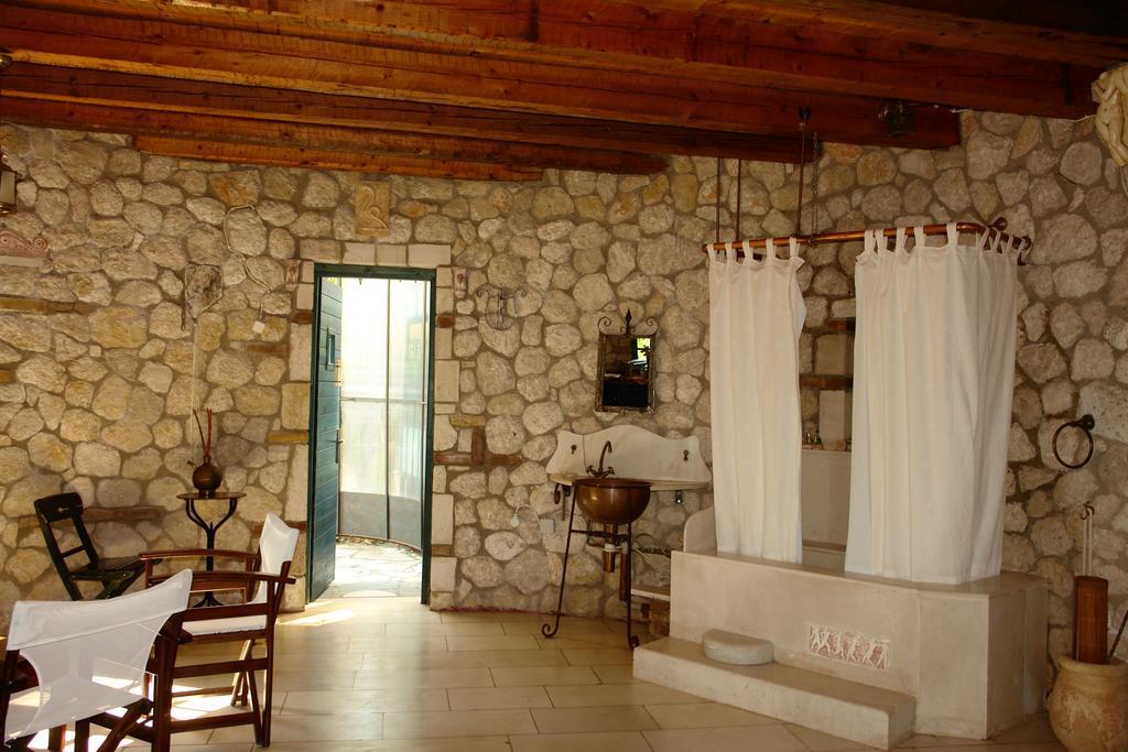 Musician'S Round House & Castello Villa Vatos Exterior photo